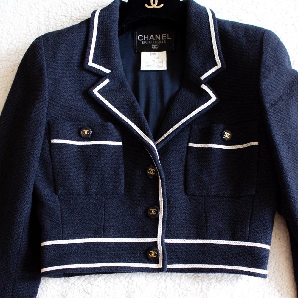 Iconic Chanel Vintage Spring 1995 Cropped Jacket - Picture 7 of 15